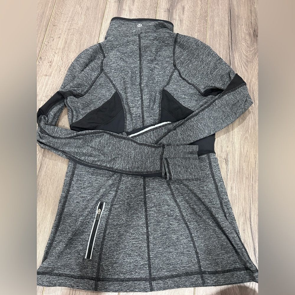 Lululemon Pull Over - Picture 2 of 3